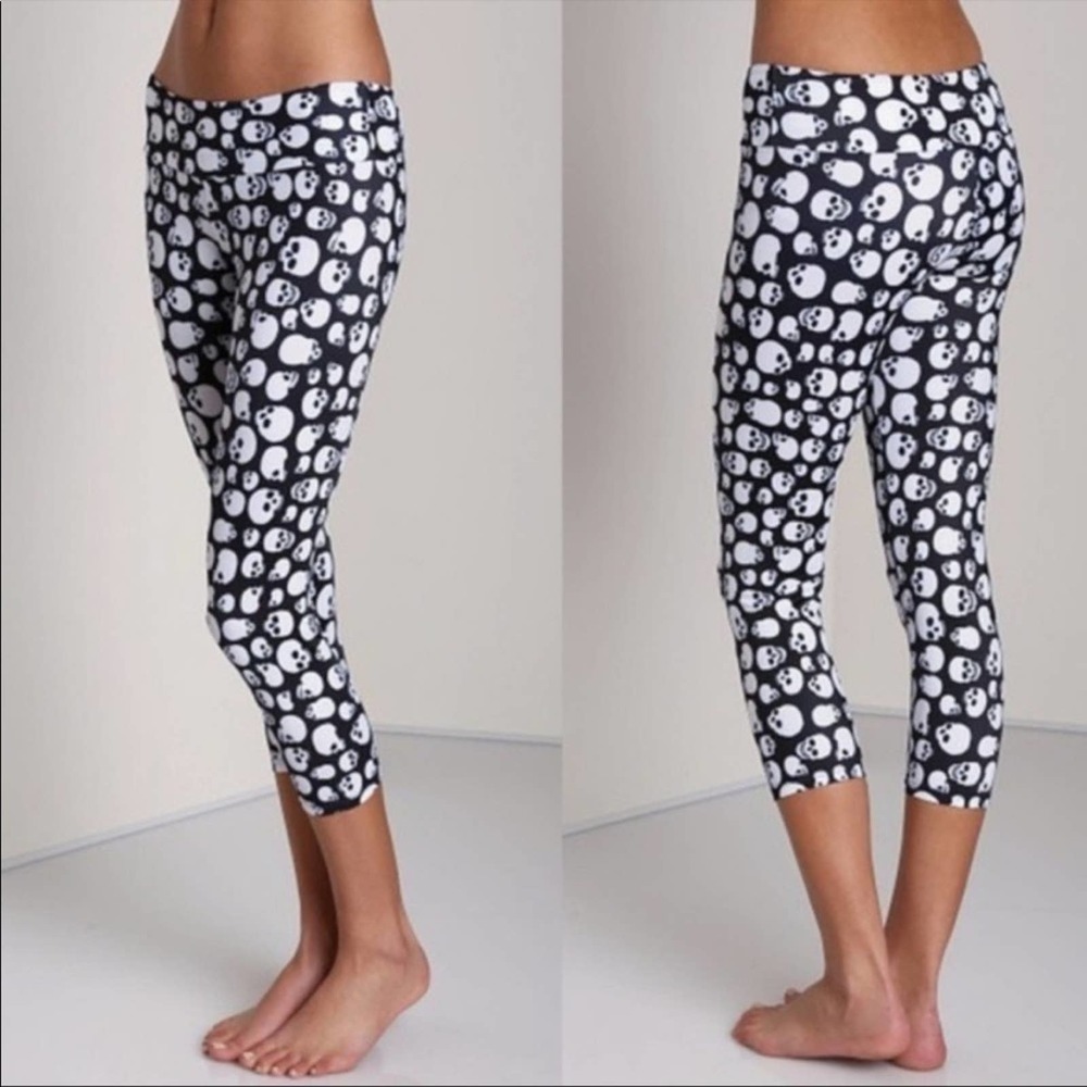 Onzie Skull Pattern Cropped Leggings/ Size S/M